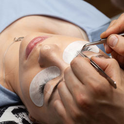 Фотосъемка процесса работы мастера красоты